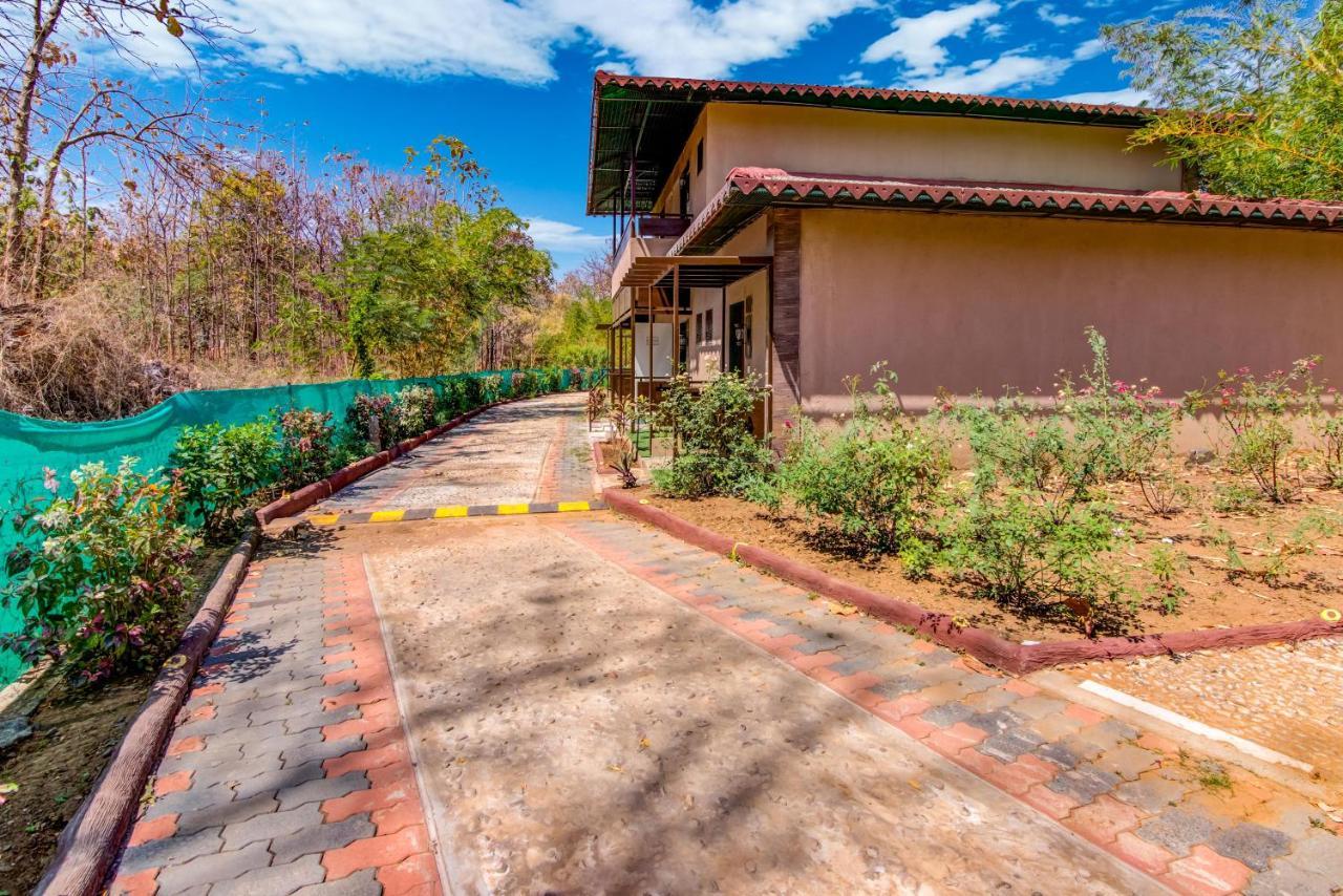 Club Mahindra Netrang Otel Dış mekan fotoğraf